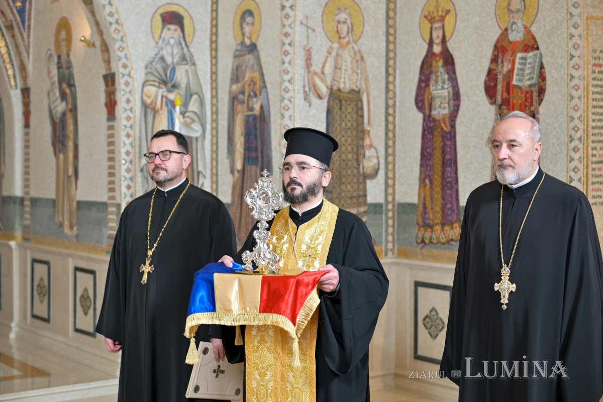 Patriarhul României a întâmpinat moaștele Sfântului Apostol Andrei 322397