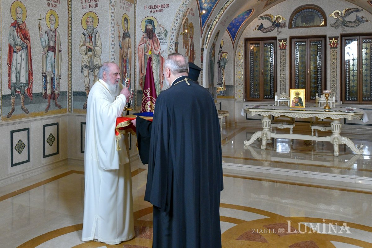 Patriarhul României a întâmpinat moaștele Sfântului Apostol Andrei 322398
