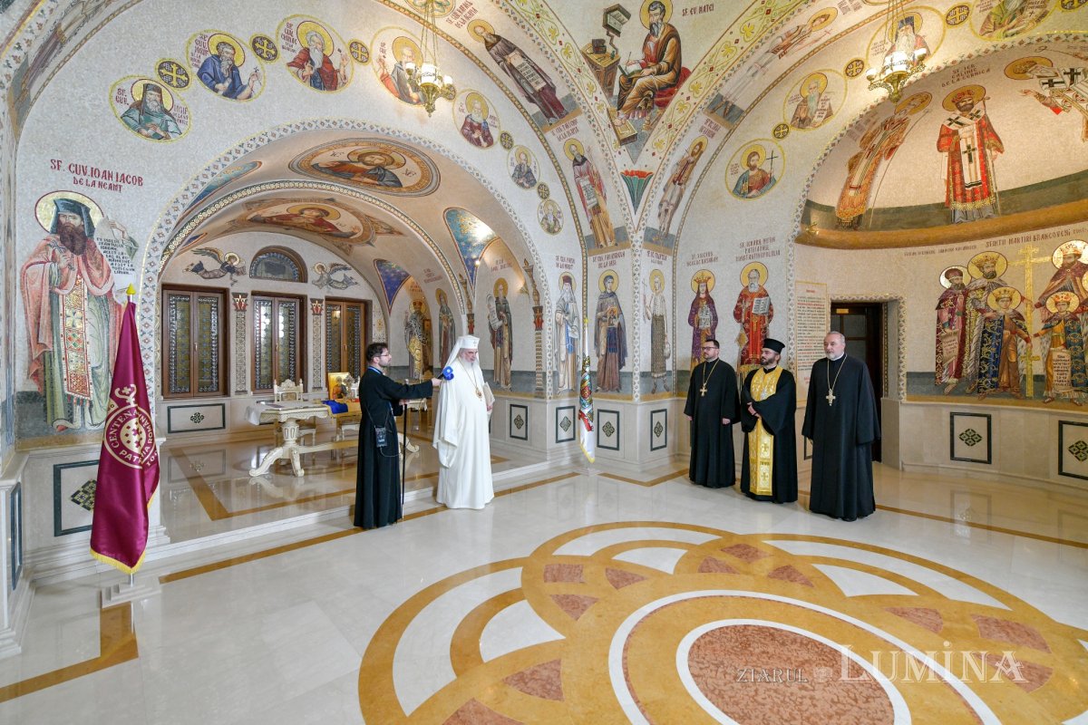 Patriarhul României a întâmpinat moaștele Sfântului Apostol Andrei 322400