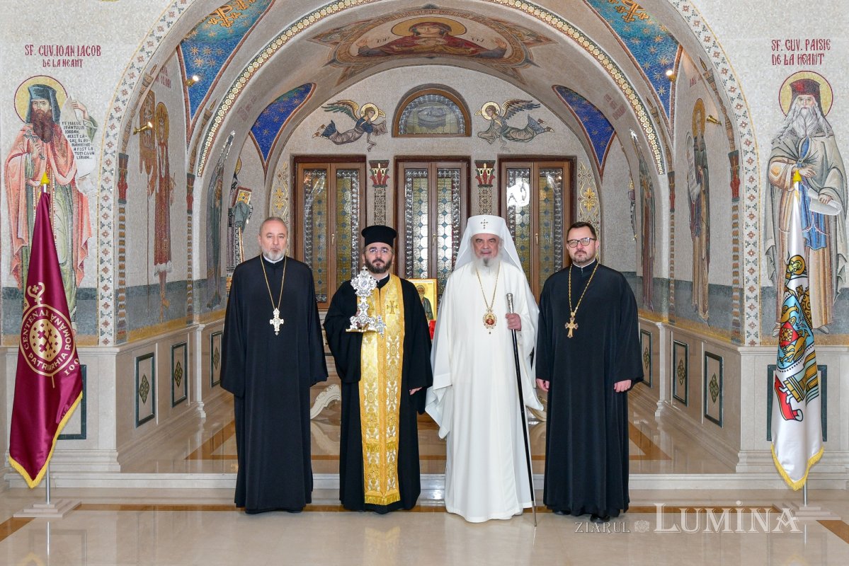 Patriarhul României a întâmpinat moaștele Sfântului Apostol Andrei 322406