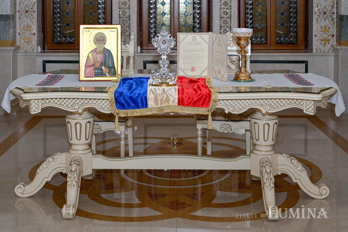 Patriarhul României a întâmpinat moaștele Sfântului Apostol Andrei 322408
