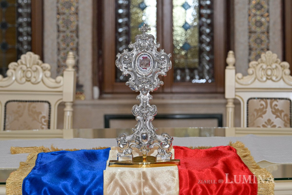 Patriarhul României a întâmpinat moaștele Sfântului Apostol Andrei 322411