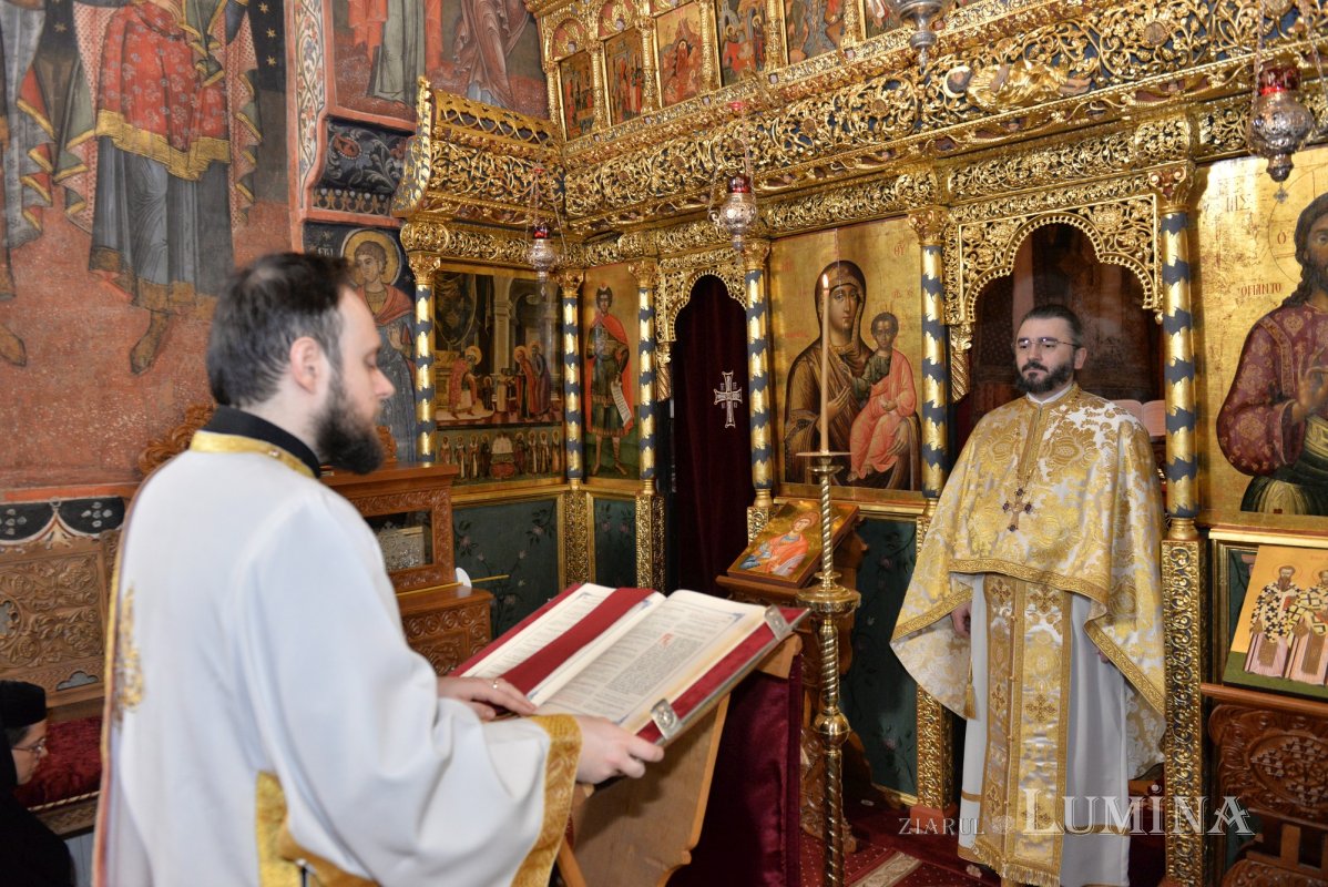 „Sfinții se află în comuniune de iubire în fața Sfintei Treimi” 322454