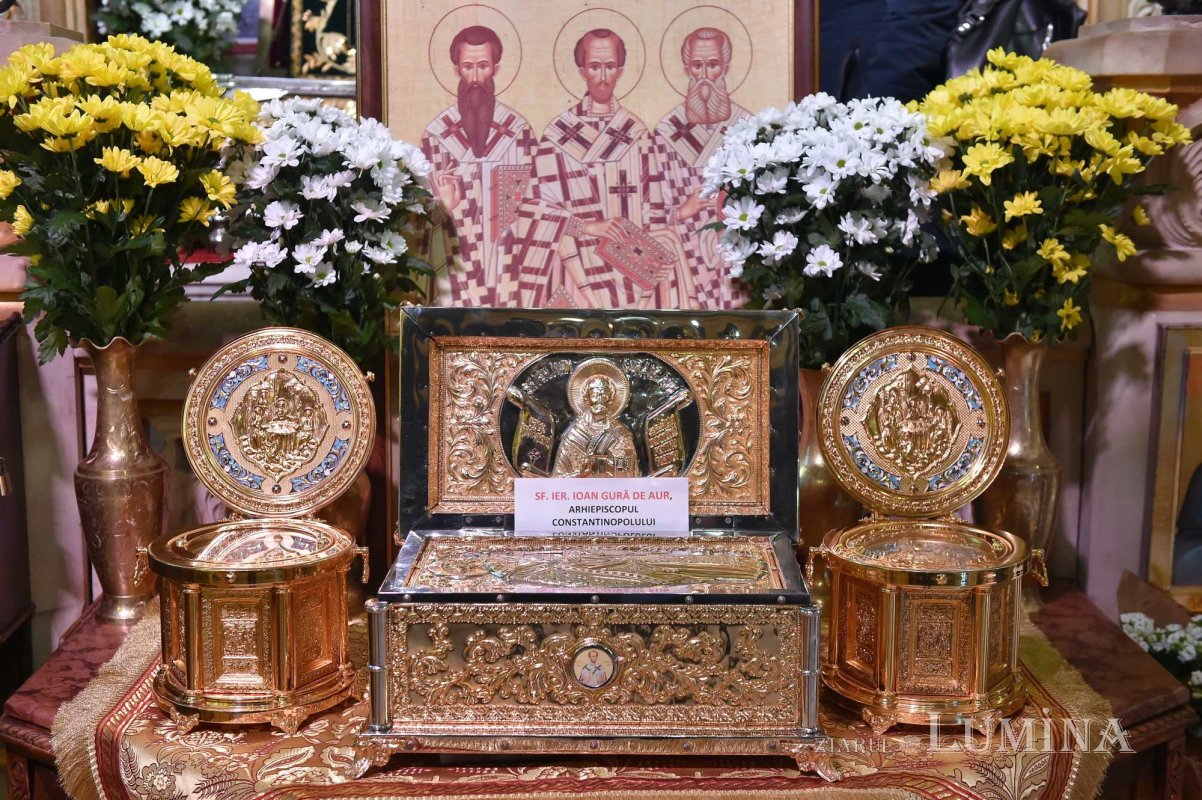 Sclipirile Luminii: Sfinţii Trei Ierarhi, apărători ai dreptei credinţe 322580