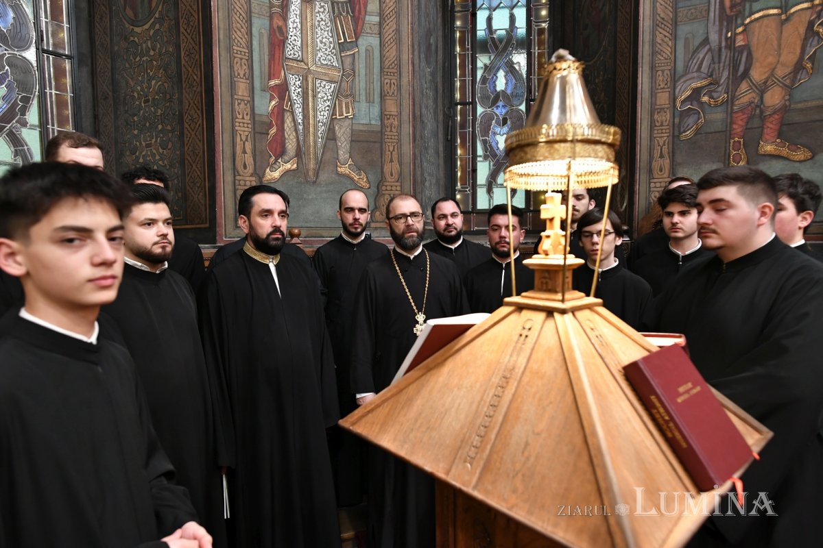 Ultimul parastas pentru cei 16 părinți trecuți în rândul sfinților 322806