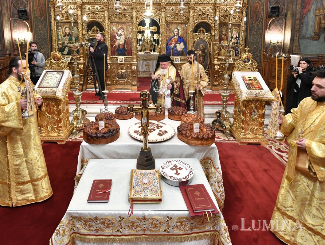 Ultimul parastas pentru cei 16 părinți trecuți în rândul sfinților 322810