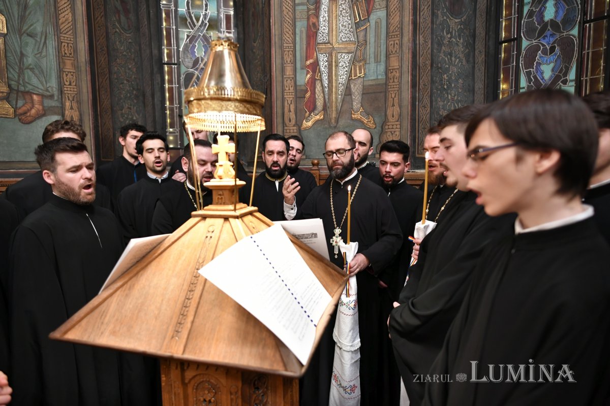 Ultimul parastas pentru cei 16 părinți trecuți în rândul sfinților 322822