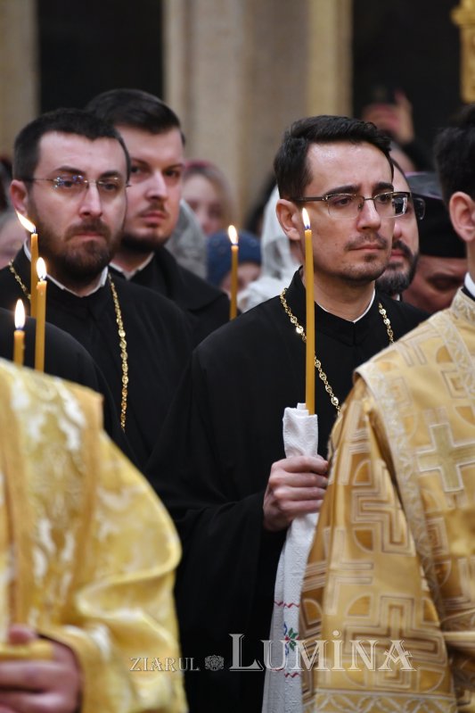 Ultimul parastas pentru cei 16 părinți trecuți în rândul sfinților 322825