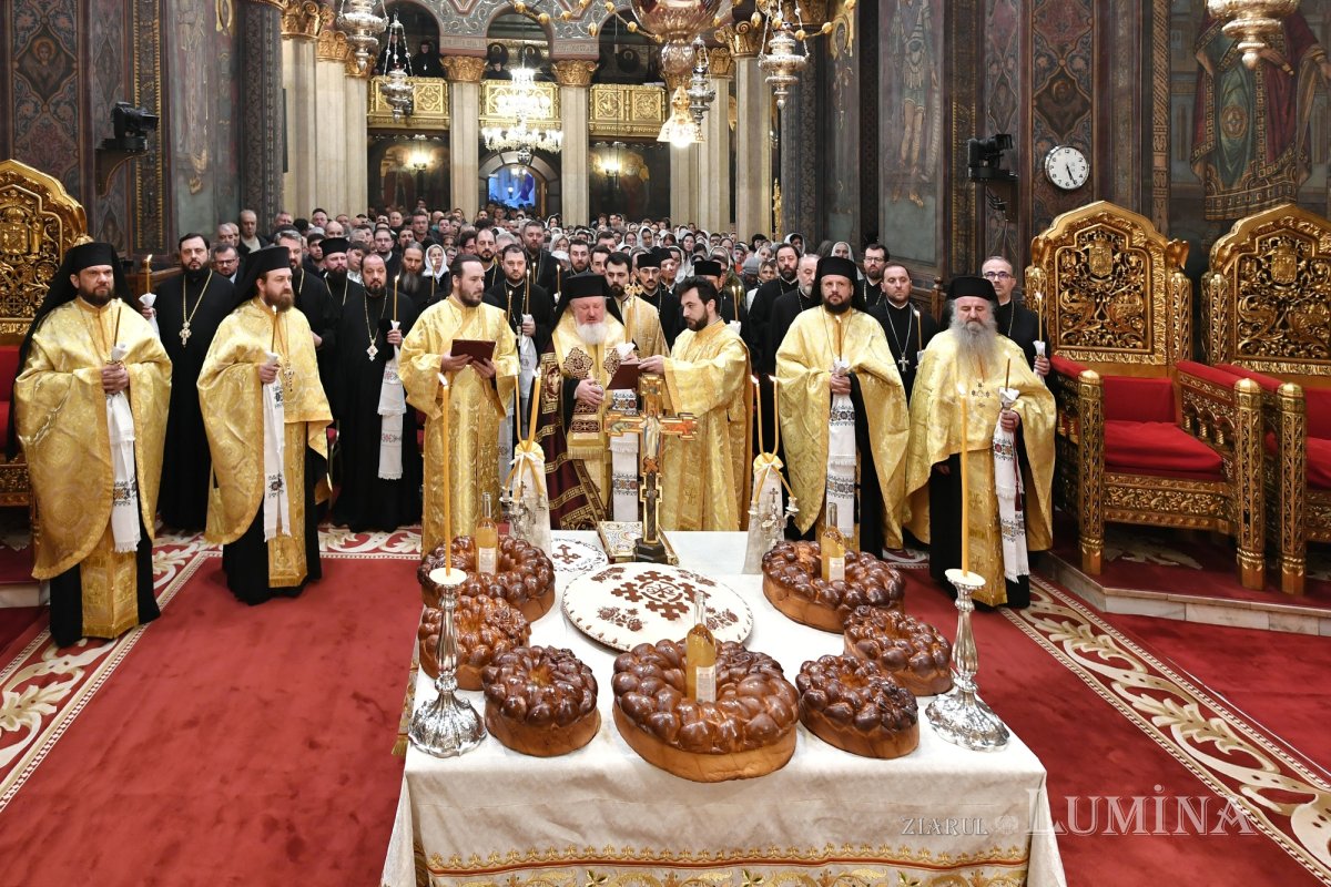 Ultimul parastas pentru cei 16 părinți trecuți în rândul sfinților 322832