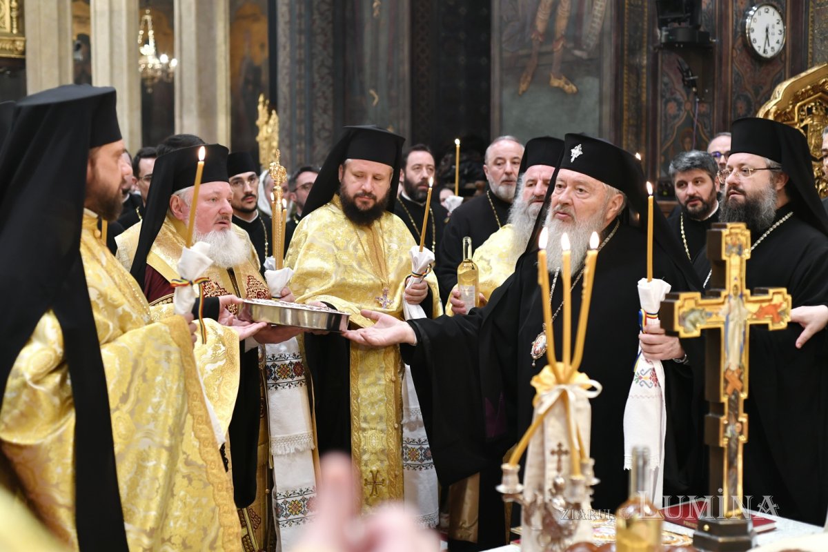 Ultimul parastas pentru cei 16 părinți trecuți în rândul sfinților 322835