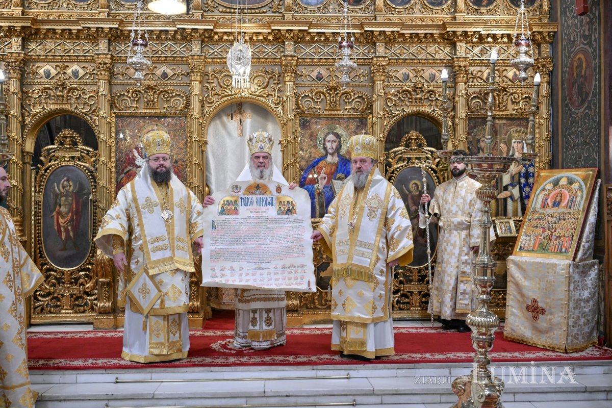 Centenarul Patriarhiei Române - timp de recunoştinţă adusă lui Dumnezeu şi binefăcătorilor,  prilej solemn de cinstire a sfinţilor recent canonizaţi 323017
