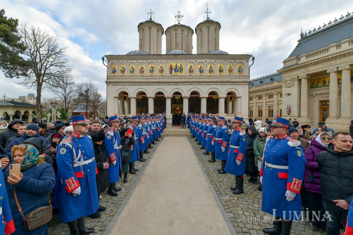 Liturghie solemnă dedicată Centenarului Patriarhiei Române 322930
