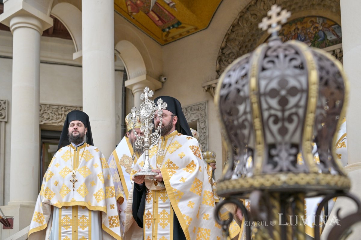 Liturghie solemnă dedicată Centenarului Patriarhiei Române 322932