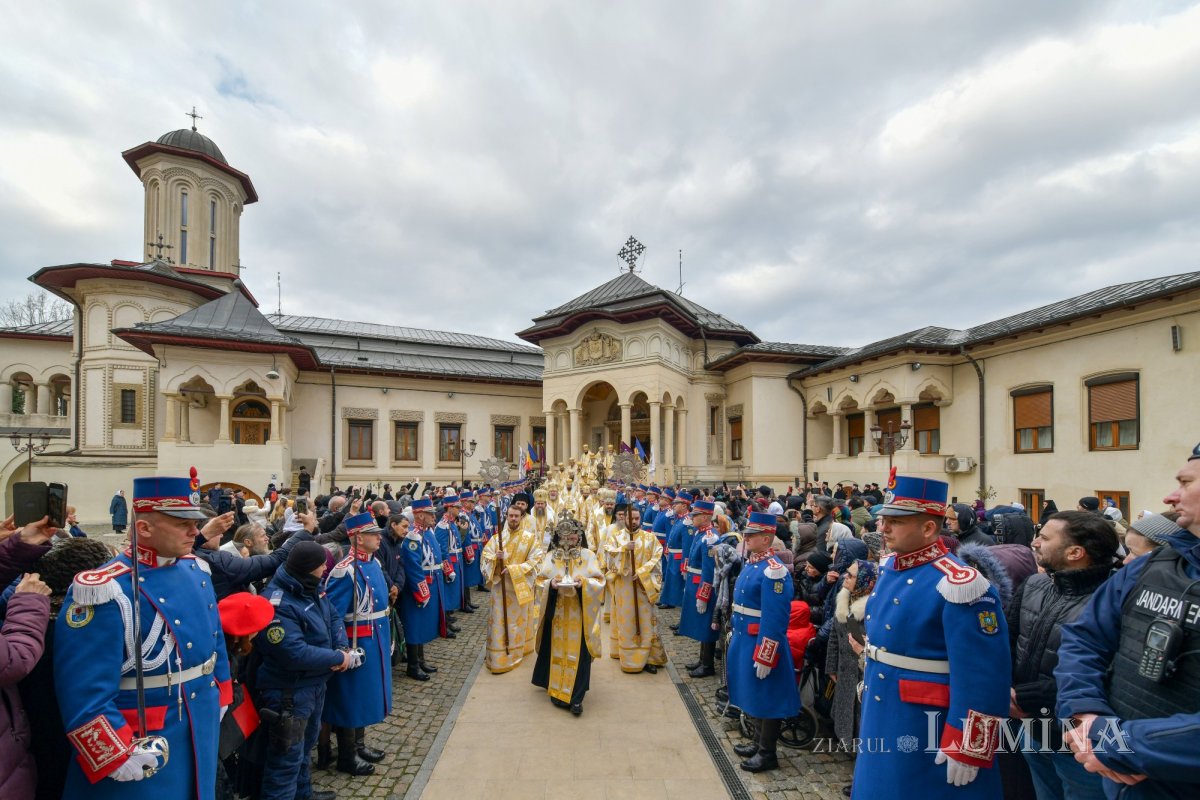 Liturghie solemnă dedicată Centenarului Patriarhiei Române 322934