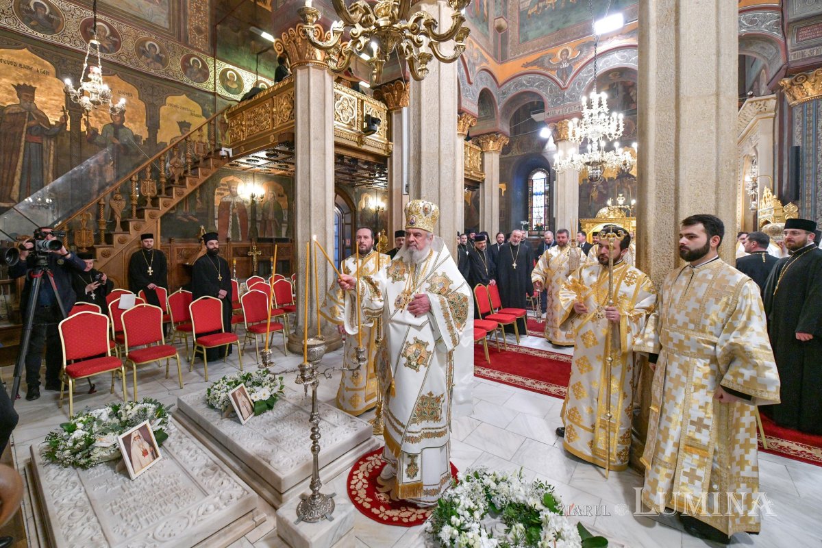 Liturghie solemnă dedicată Centenarului Patriarhiei Române 322935