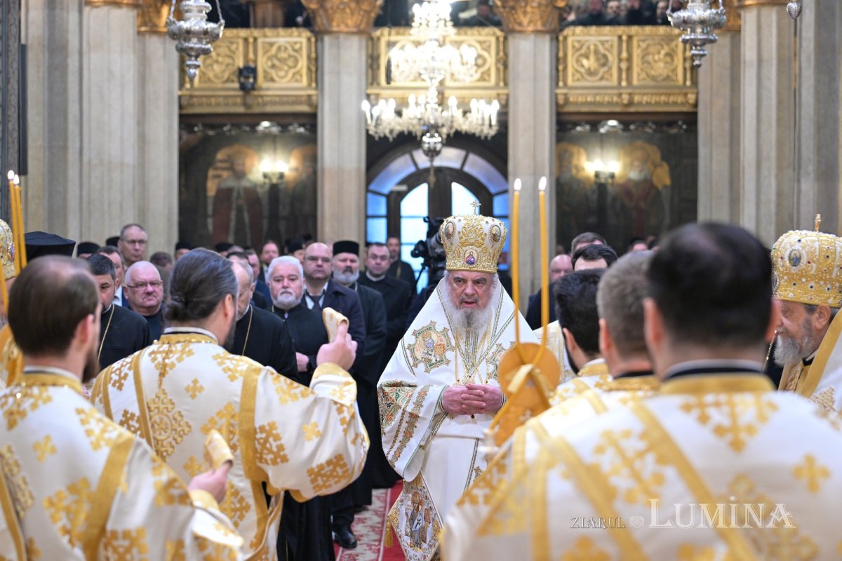 Liturghie solemnă dedicată Centenarului Patriarhiei Române 322937