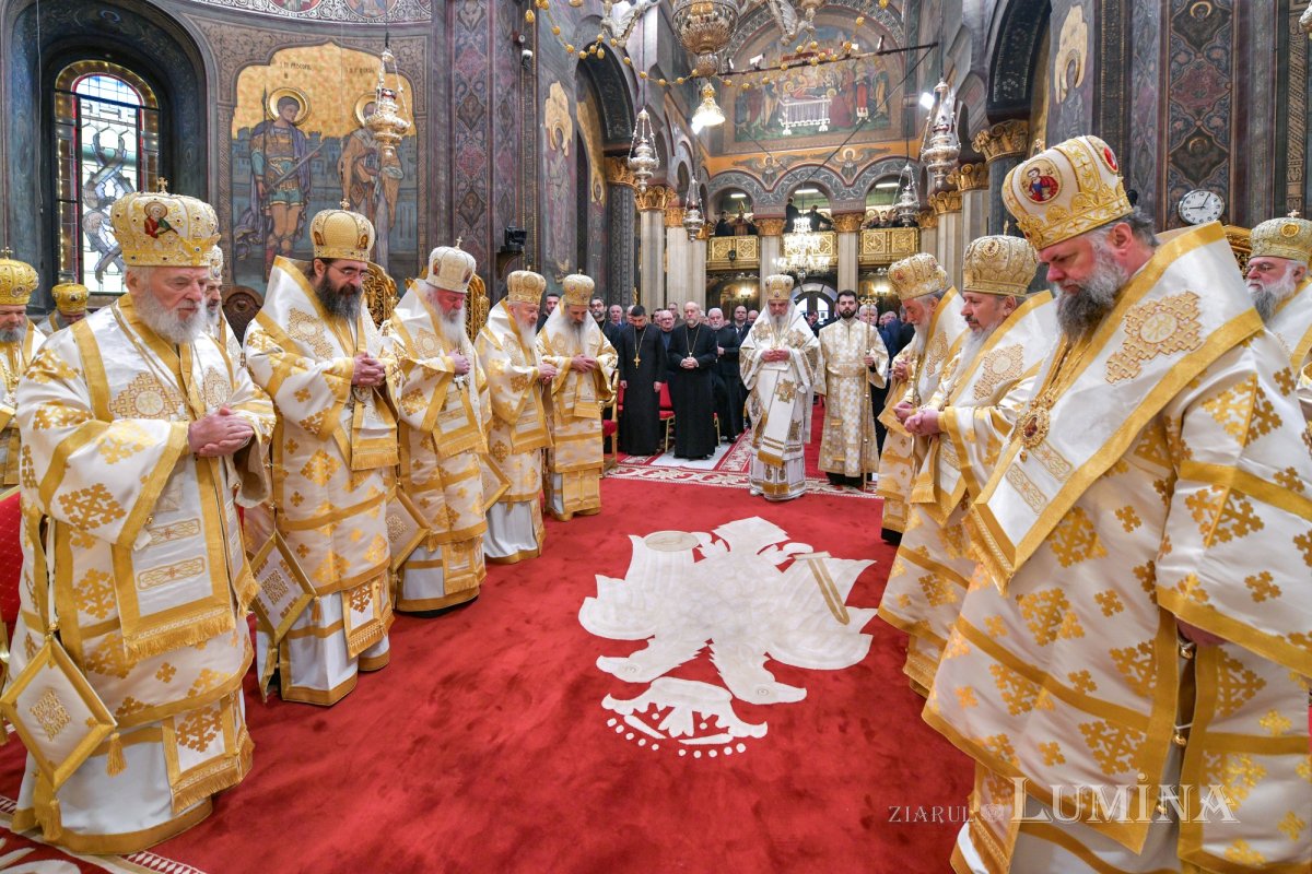 Liturghie solemnă dedicată Centenarului Patriarhiei Române 322939