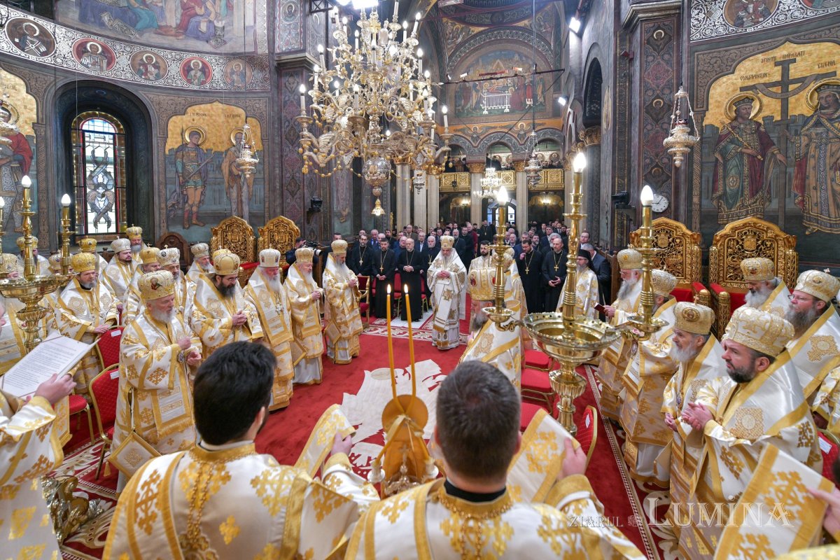 Liturghie solemnă dedicată Centenarului Patriarhiei Române 322940