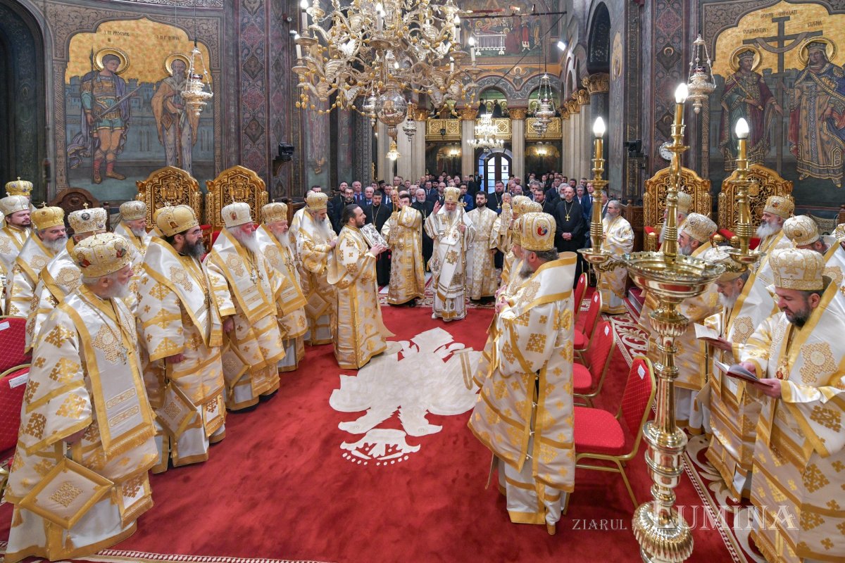 Liturghie solemnă dedicată Centenarului Patriarhiei Române 322941