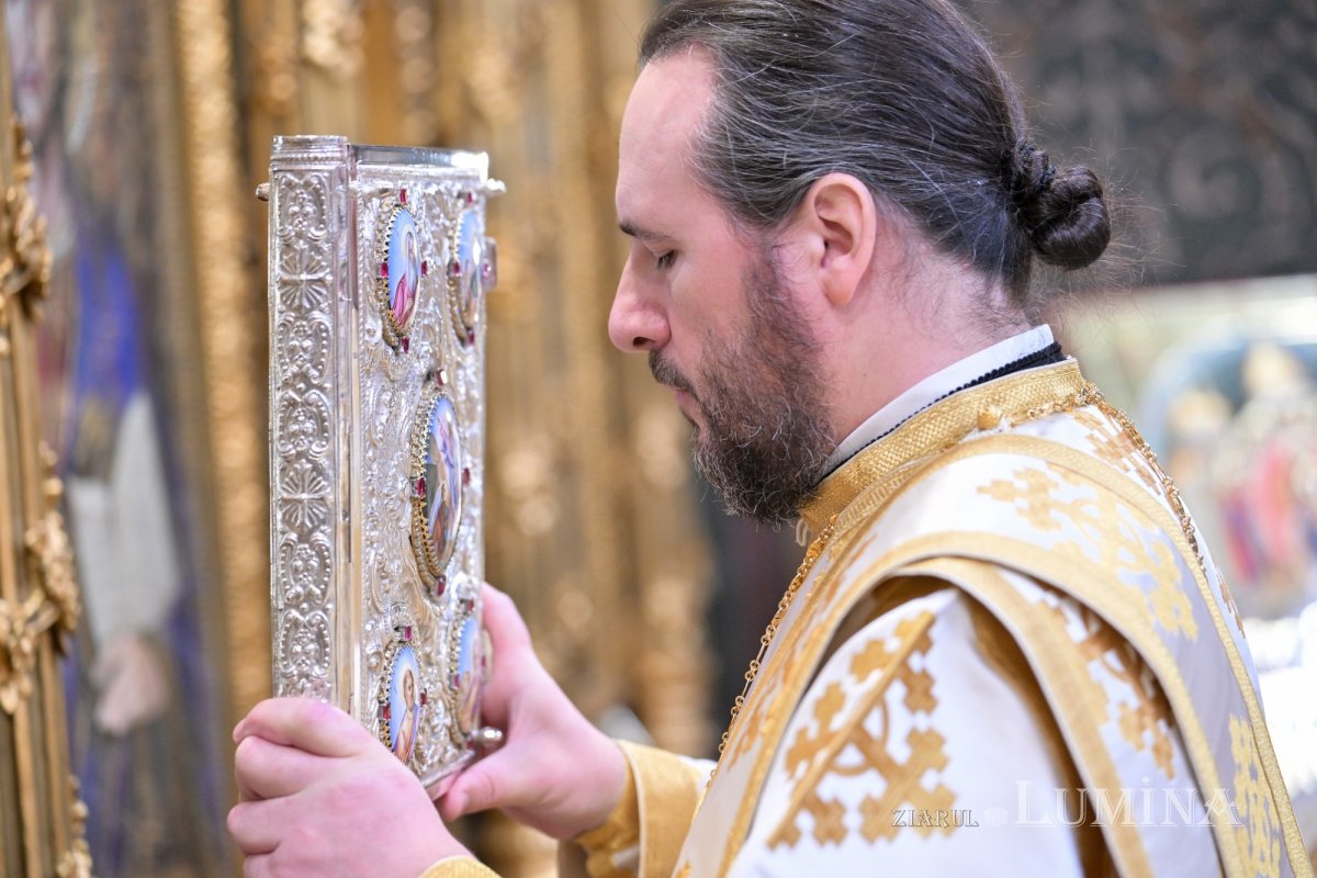 Liturghie solemnă dedicată Centenarului Patriarhiei Române 322943