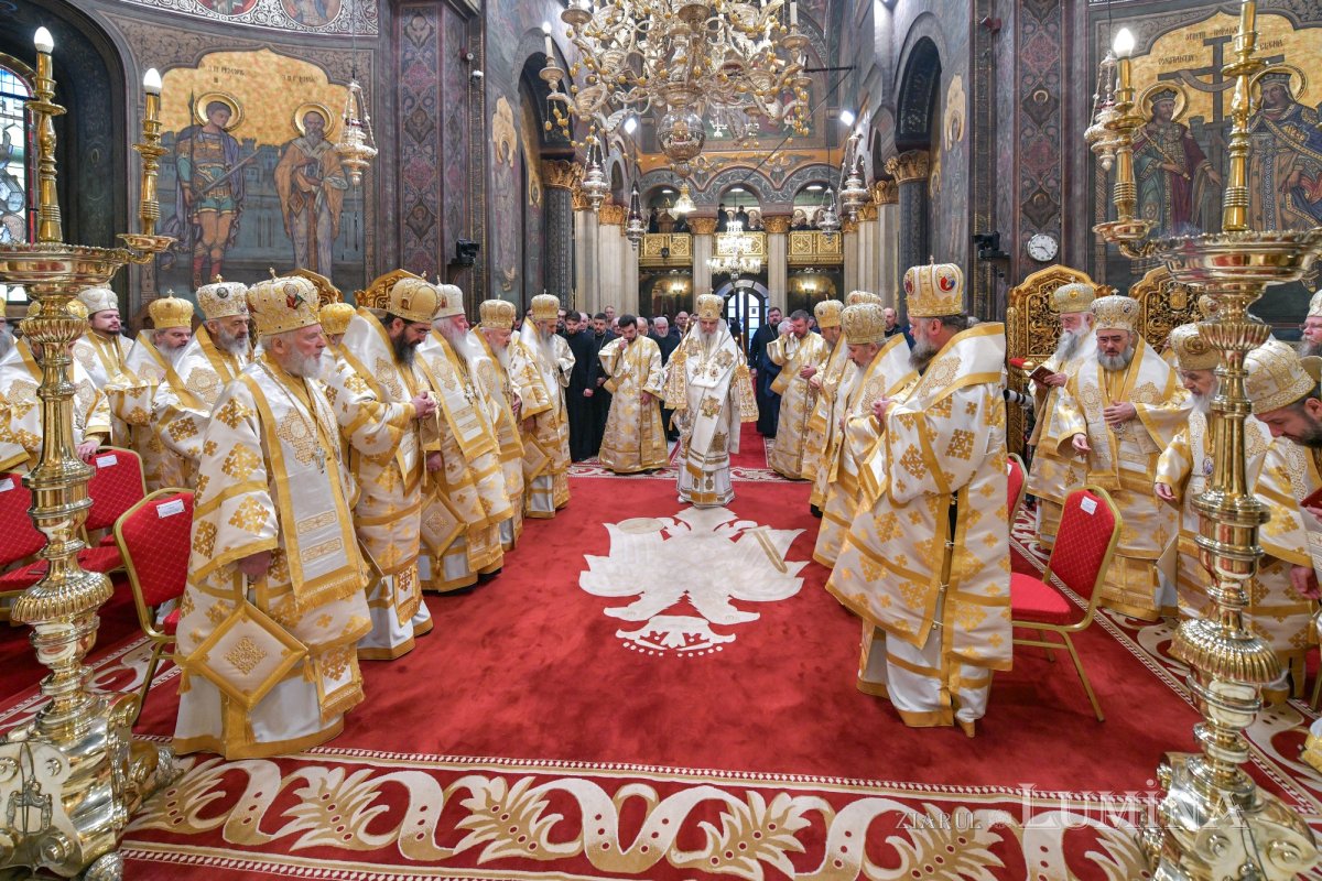 Liturghie solemnă dedicată Centenarului Patriarhiei Române 322944