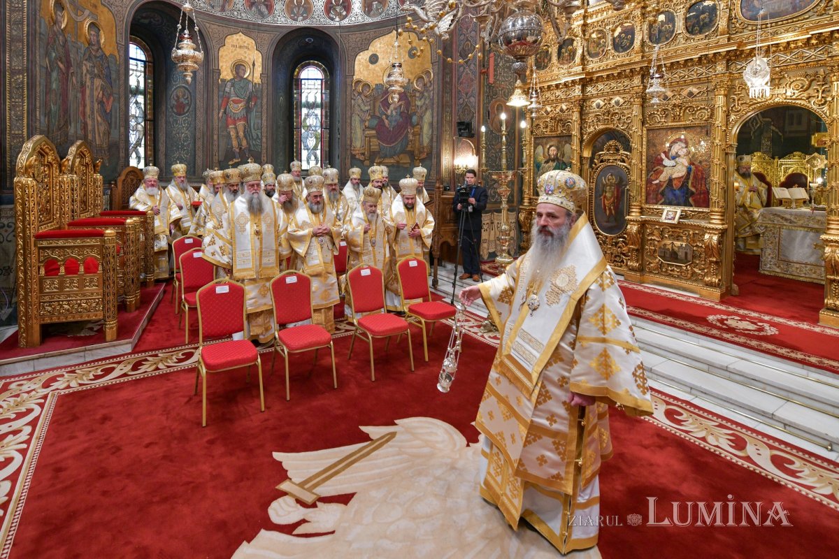 Liturghie solemnă dedicată Centenarului Patriarhiei Române 322946