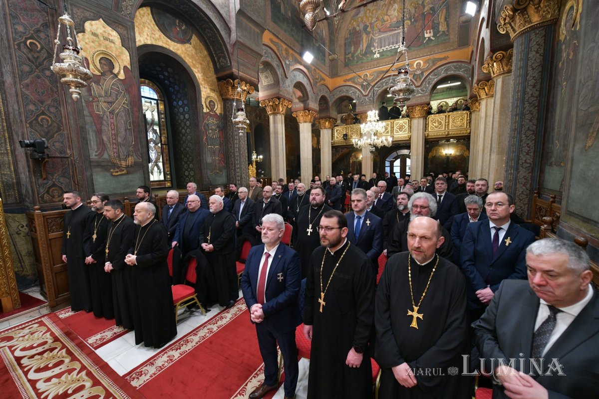 Liturghie solemnă dedicată Centenarului Patriarhiei Române 322947