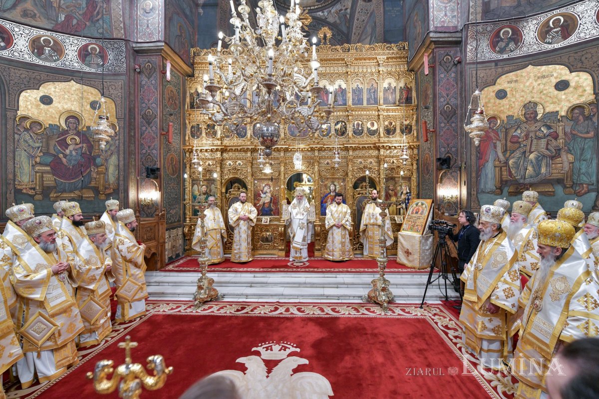 Liturghie solemnă dedicată Centenarului Patriarhiei Române 322948