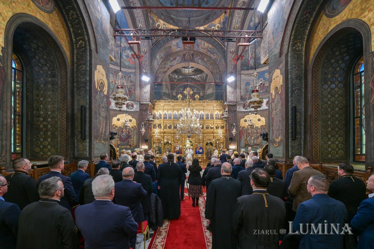 Liturghie solemnă dedicată Centenarului Patriarhiei Române 322950