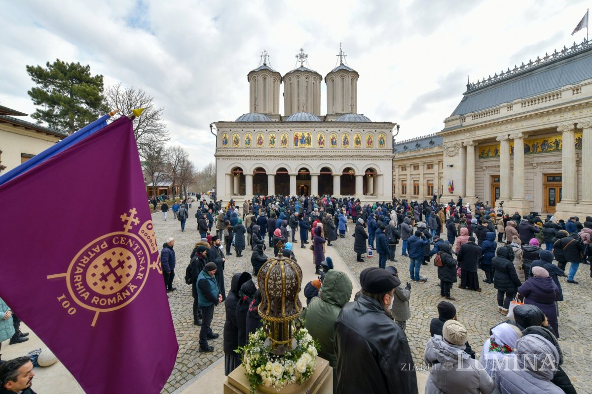 Liturghie solemnă dedicată Centenarului Patriarhiei Române 322953