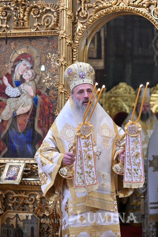 Liturghie solemnă dedicată Centenarului Patriarhiei Române 322954
