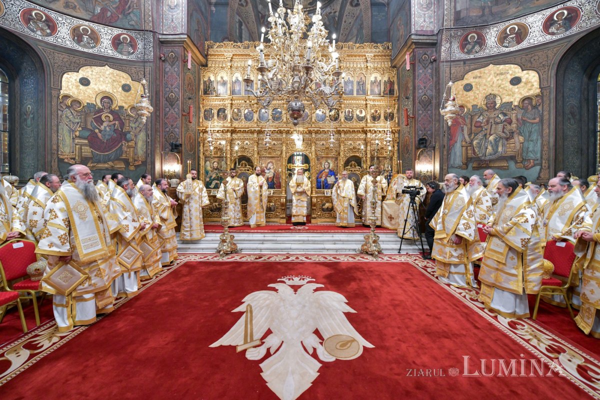 Liturghie solemnă dedicată Centenarului Patriarhiei Române 322960