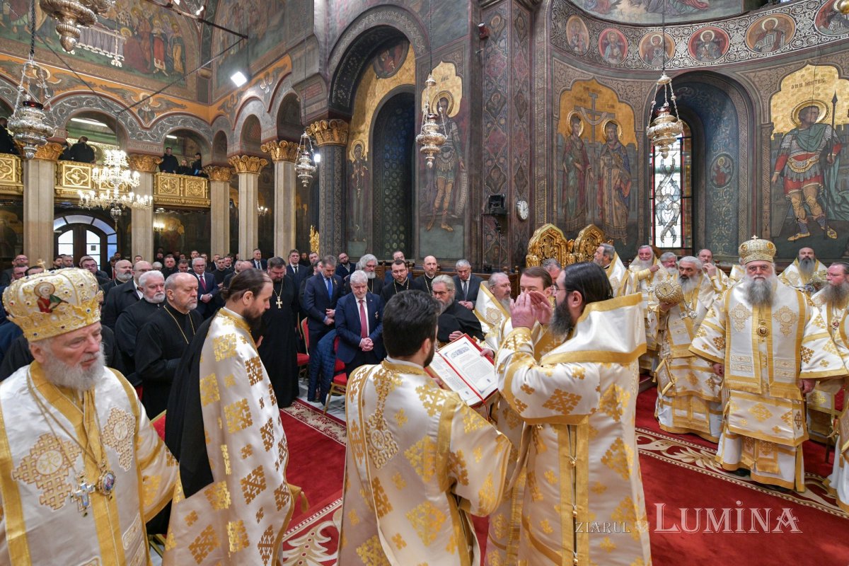 Liturghie solemnă dedicată Centenarului Patriarhiei Române 322966