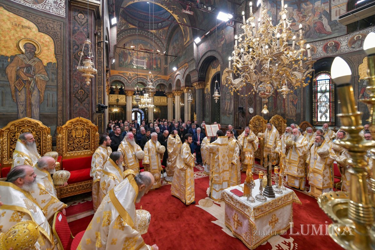 Liturghie solemnă dedicată Centenarului Patriarhiei Române 322967