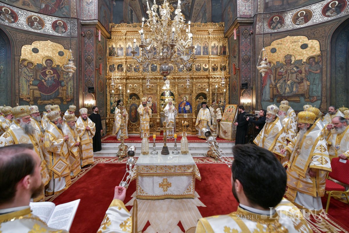 Liturghie solemnă dedicată Centenarului Patriarhiei Române 322968