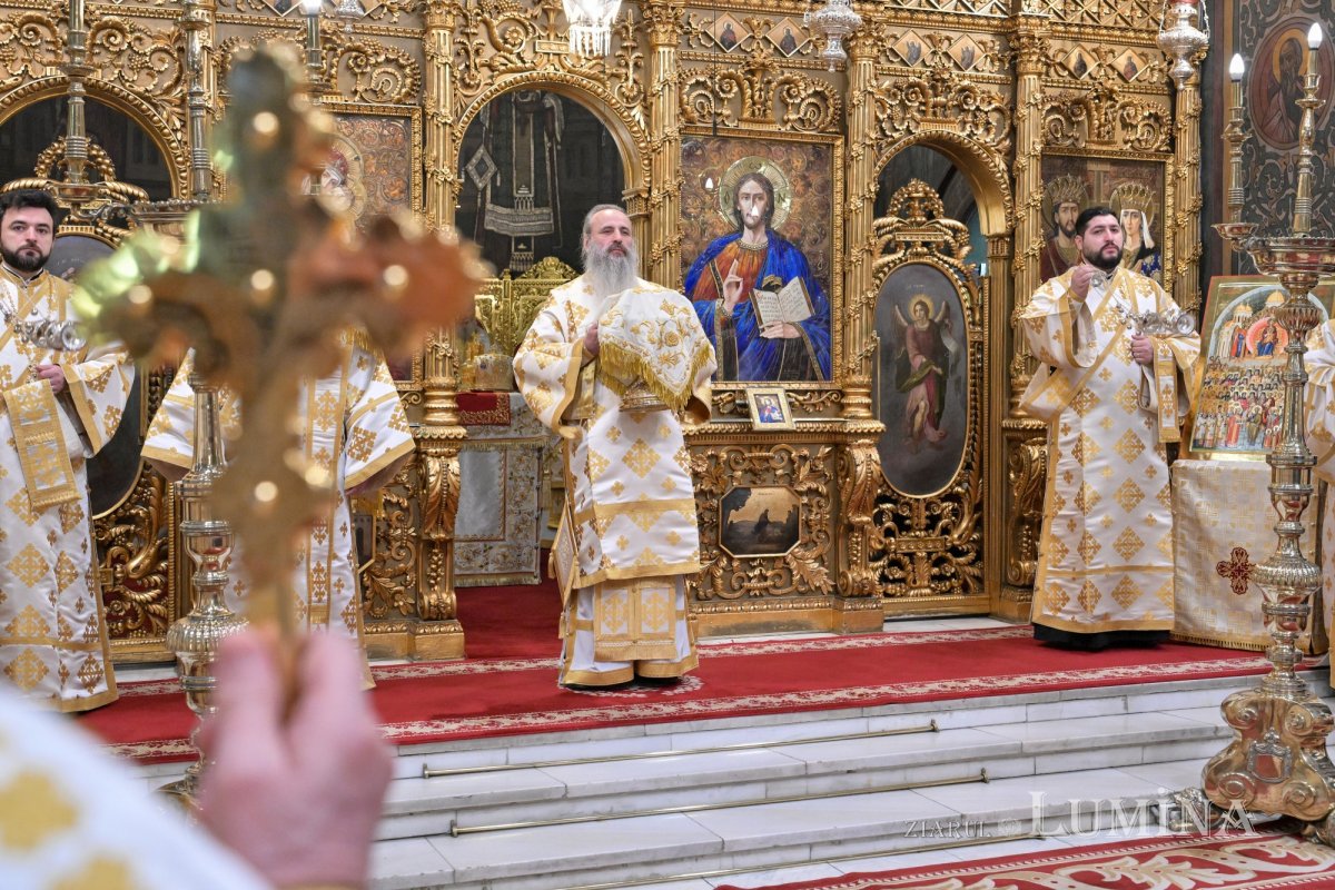Liturghie solemnă dedicată Centenarului Patriarhiei Române 322971