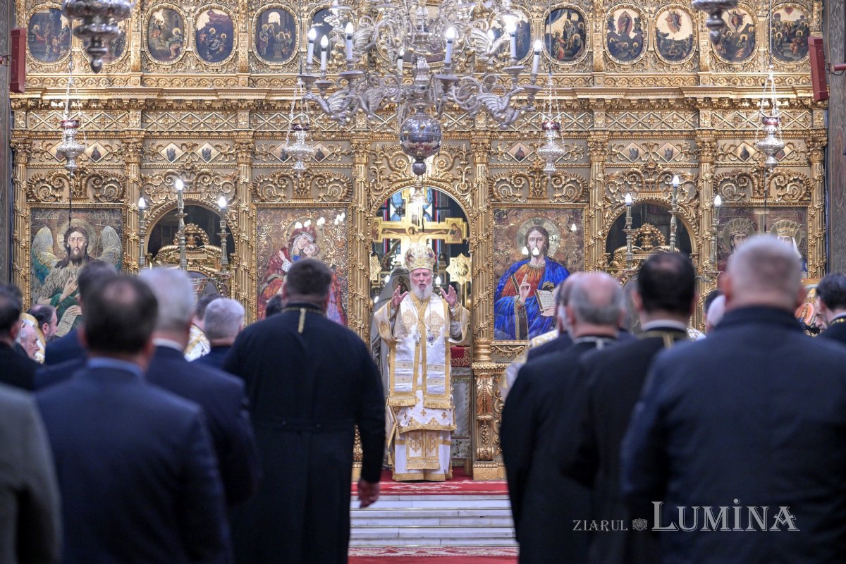 Liturghie solemnă dedicată Centenarului Patriarhiei Române 322974