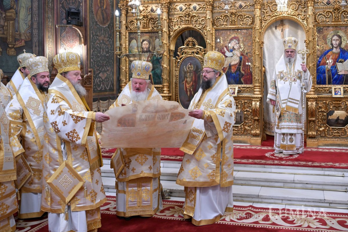 Liturghie solemnă dedicată Centenarului Patriarhiei Române 322975
