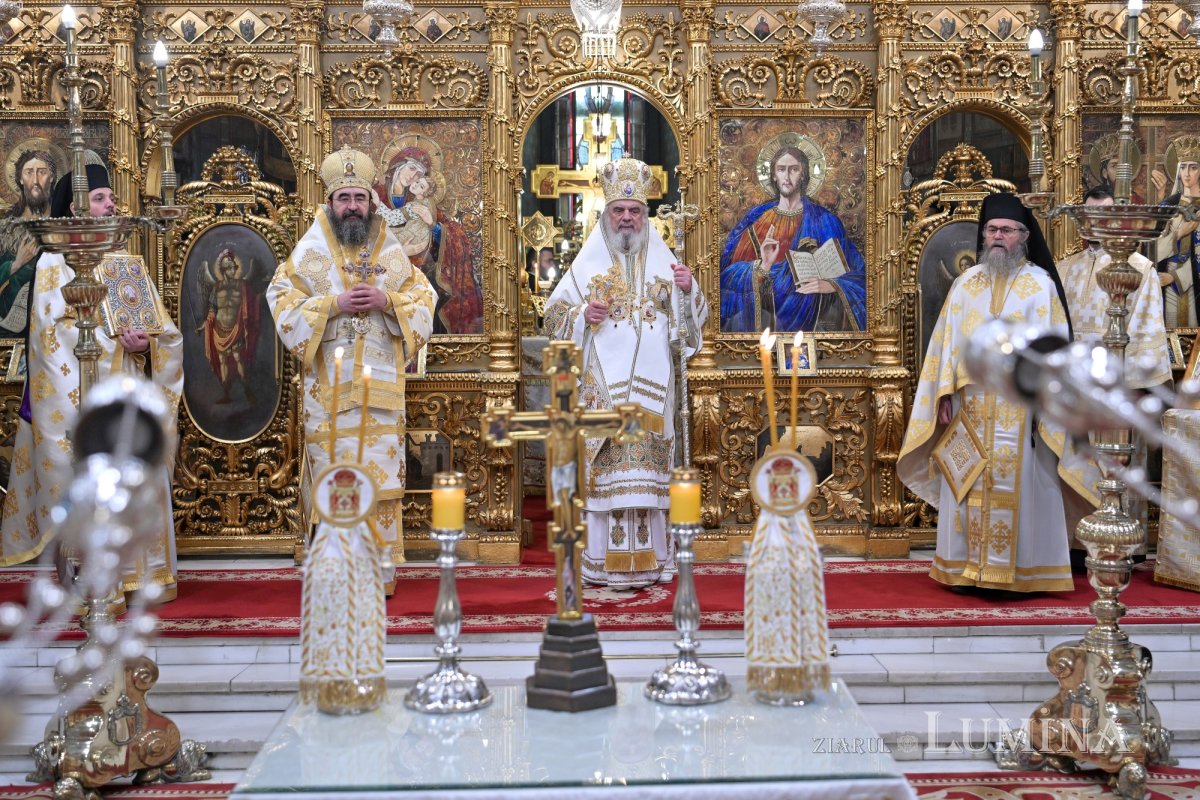 Liturghie solemnă dedicată Centenarului Patriarhiei Române 322981