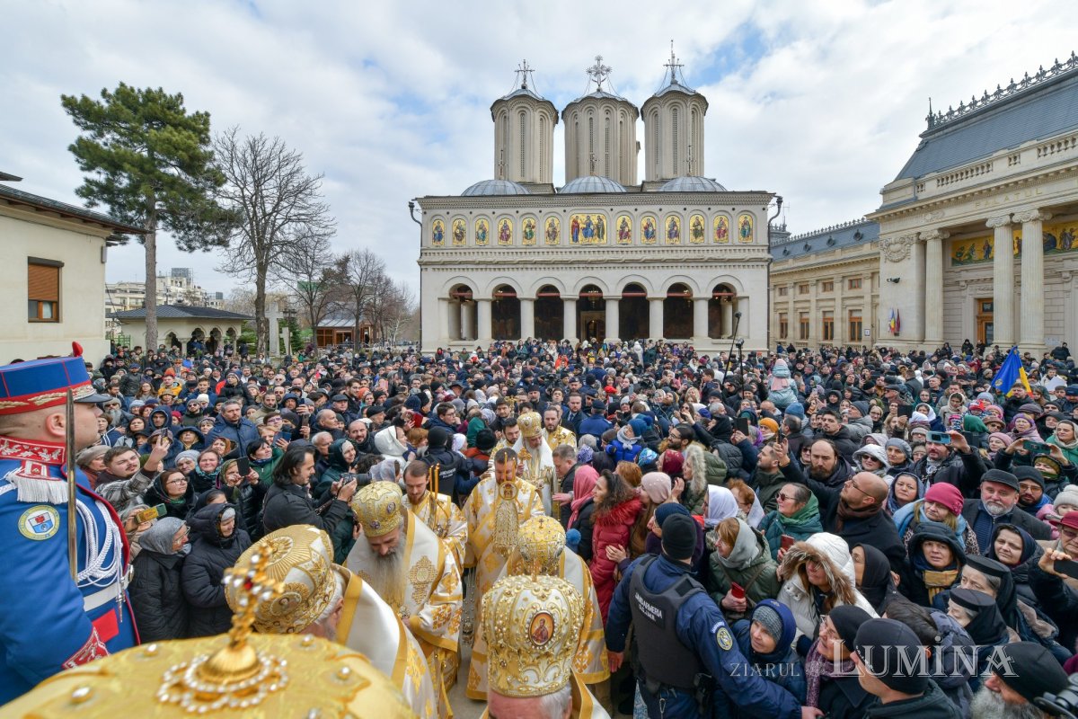 Liturghie solemnă dedicată Centenarului Patriarhiei Române 322984