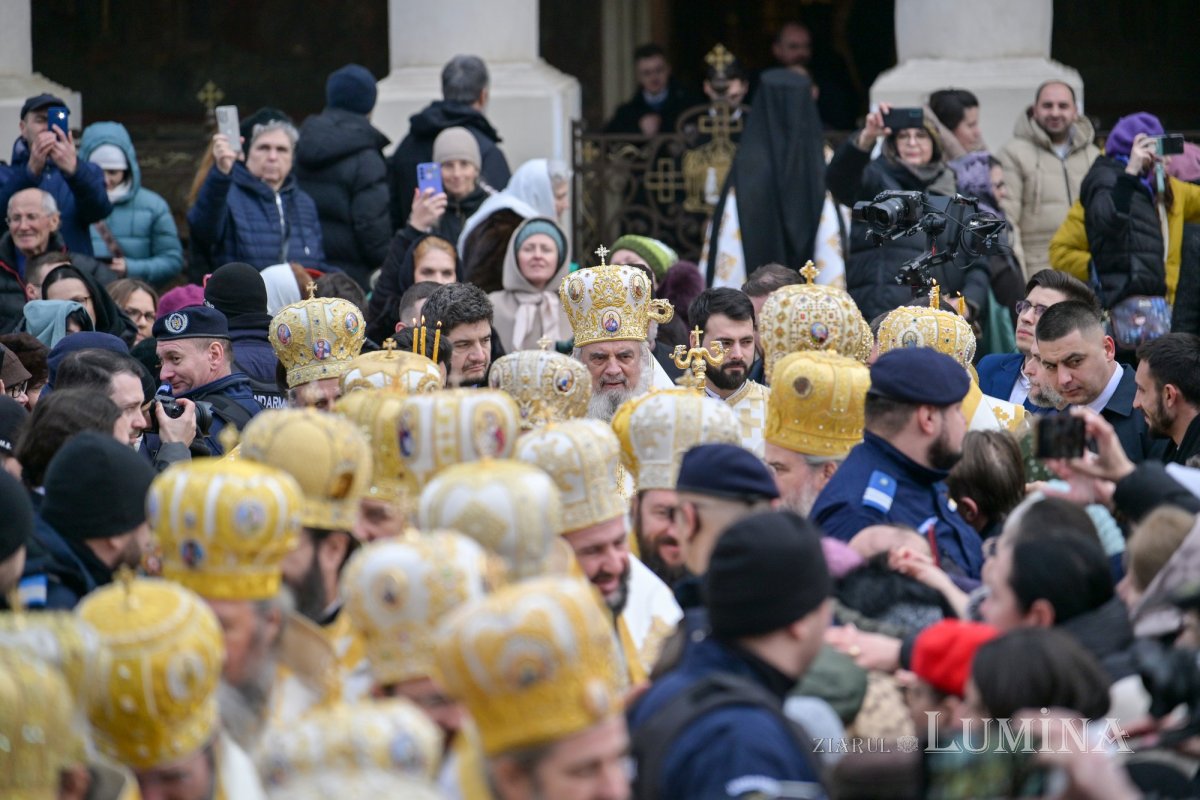 Liturghie solemnă dedicată Centenarului Patriarhiei Române 322986