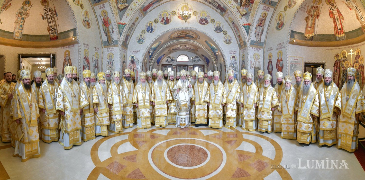 Liturghie solemnă dedicată Centenarului Patriarhiei Române 322987