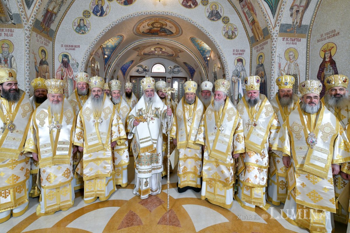 Liturghie solemnă dedicată Centenarului Patriarhiei Române 322988