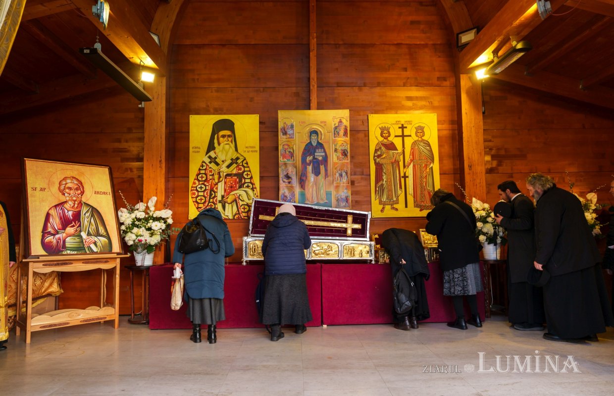 Procesiune cu sfintele moaște pe Colina Bucuriei  322896