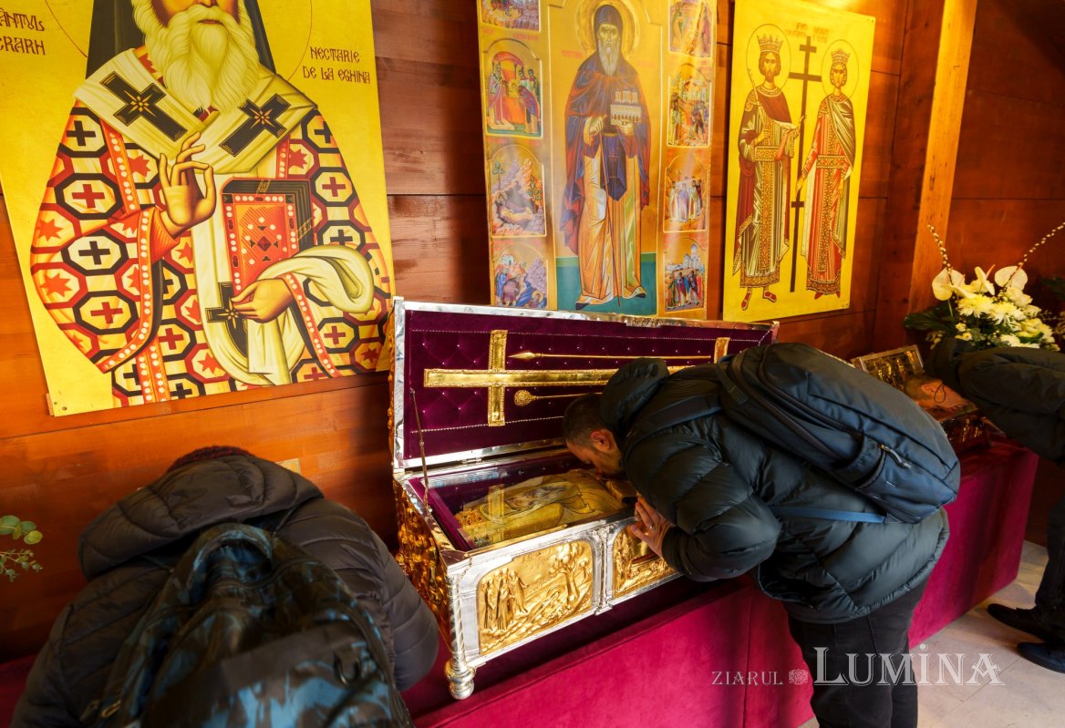 Procesiune cu sfintele moaște pe Colina Bucuriei  322901