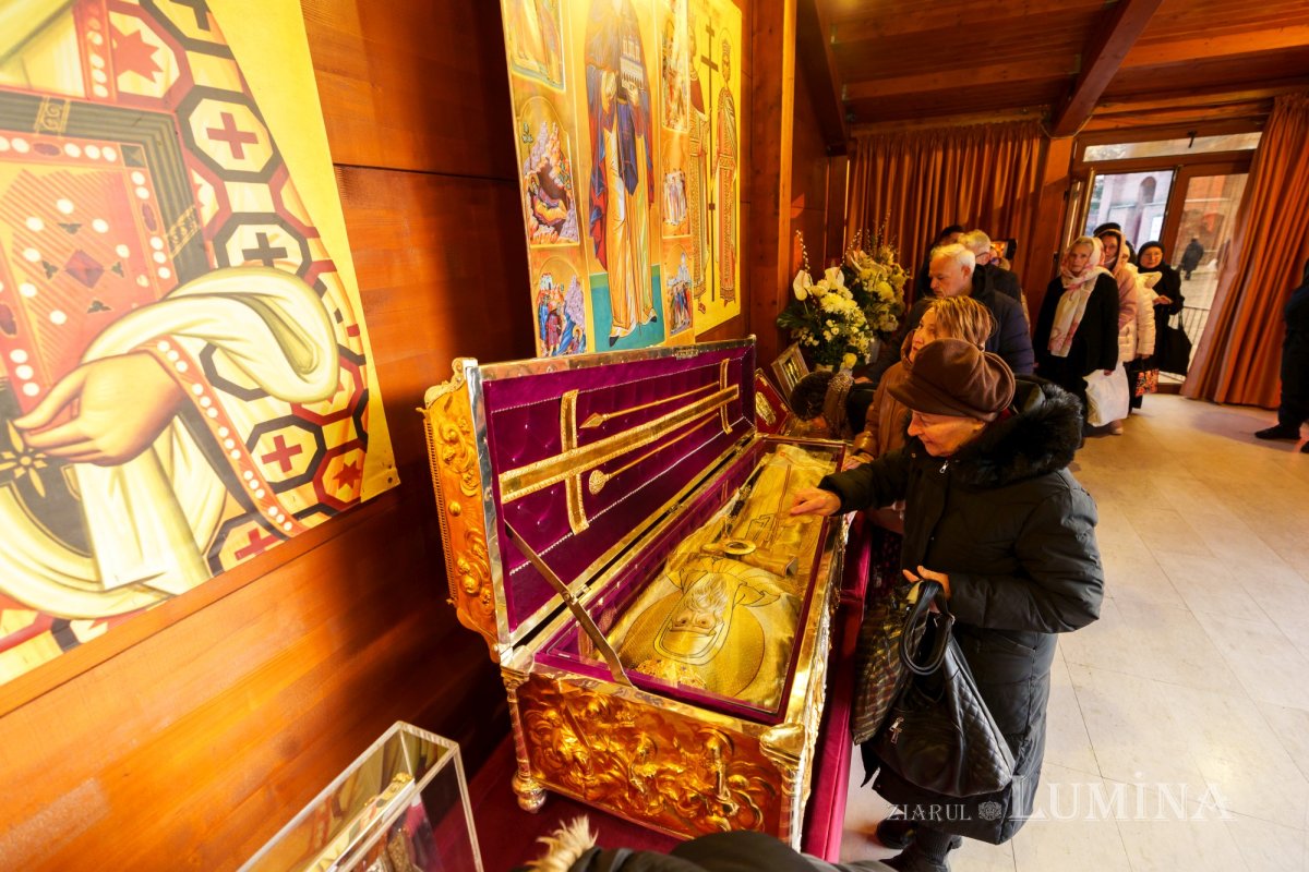 Procesiune cu sfintele moaște pe Colina Bucuriei  322902