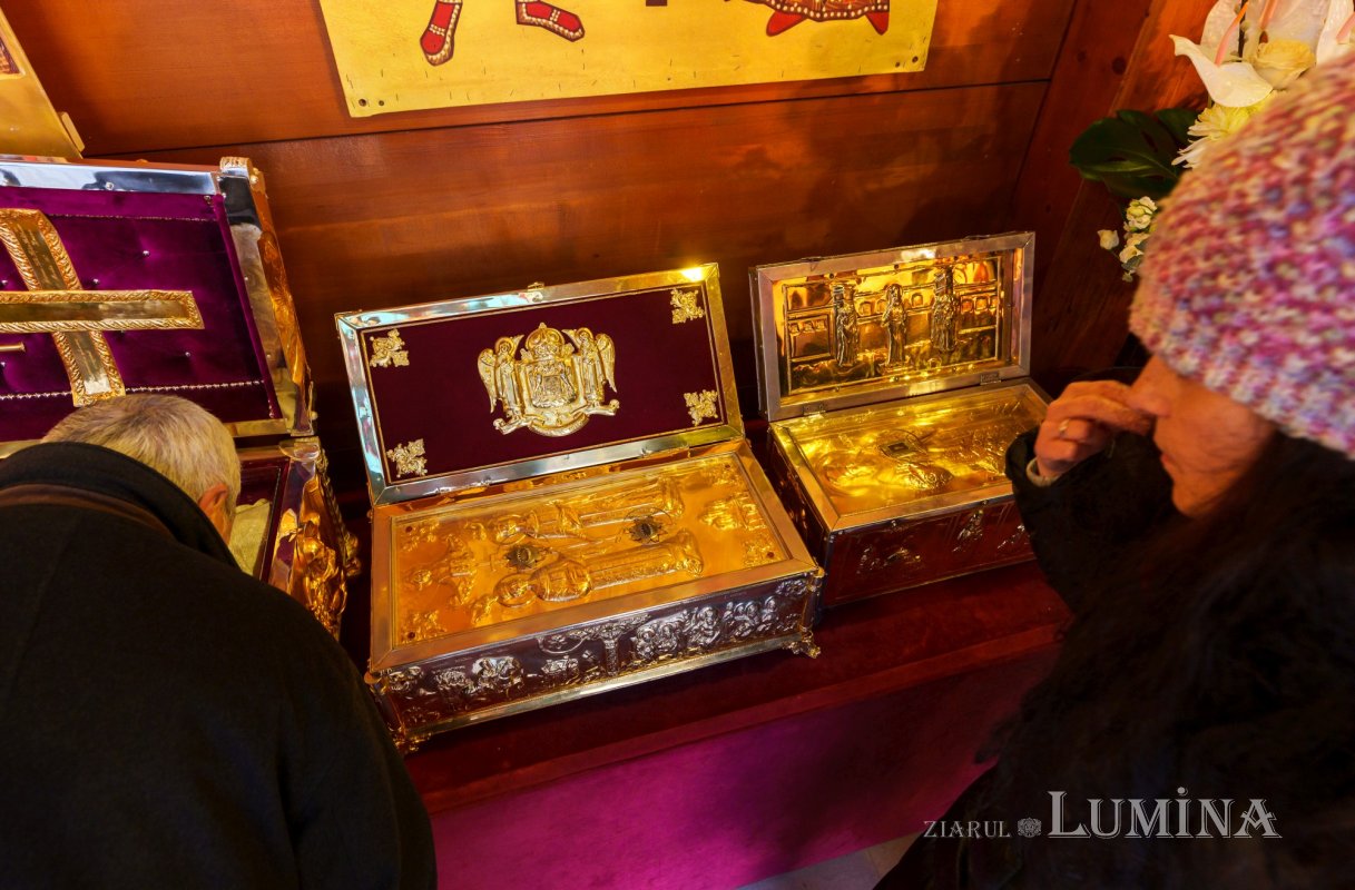 Procesiune cu sfintele moaște pe Colina Bucuriei  322905