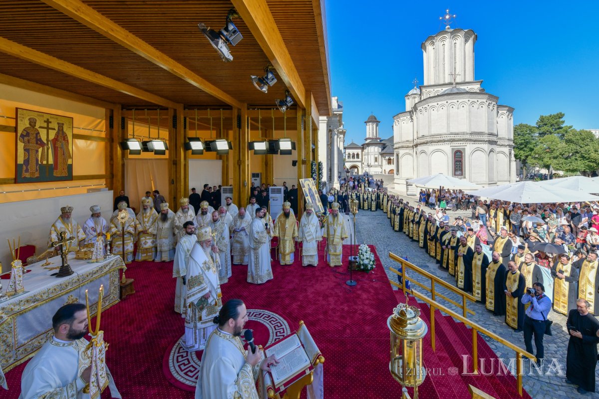Biserica are grijă de bolnavi și se roagă sfinților tămăduitori 323036