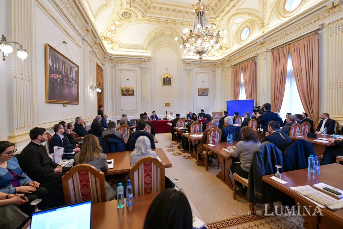 Două decenii de cotidian ortodox dintr-un secol al Patriarhiei Române 323351