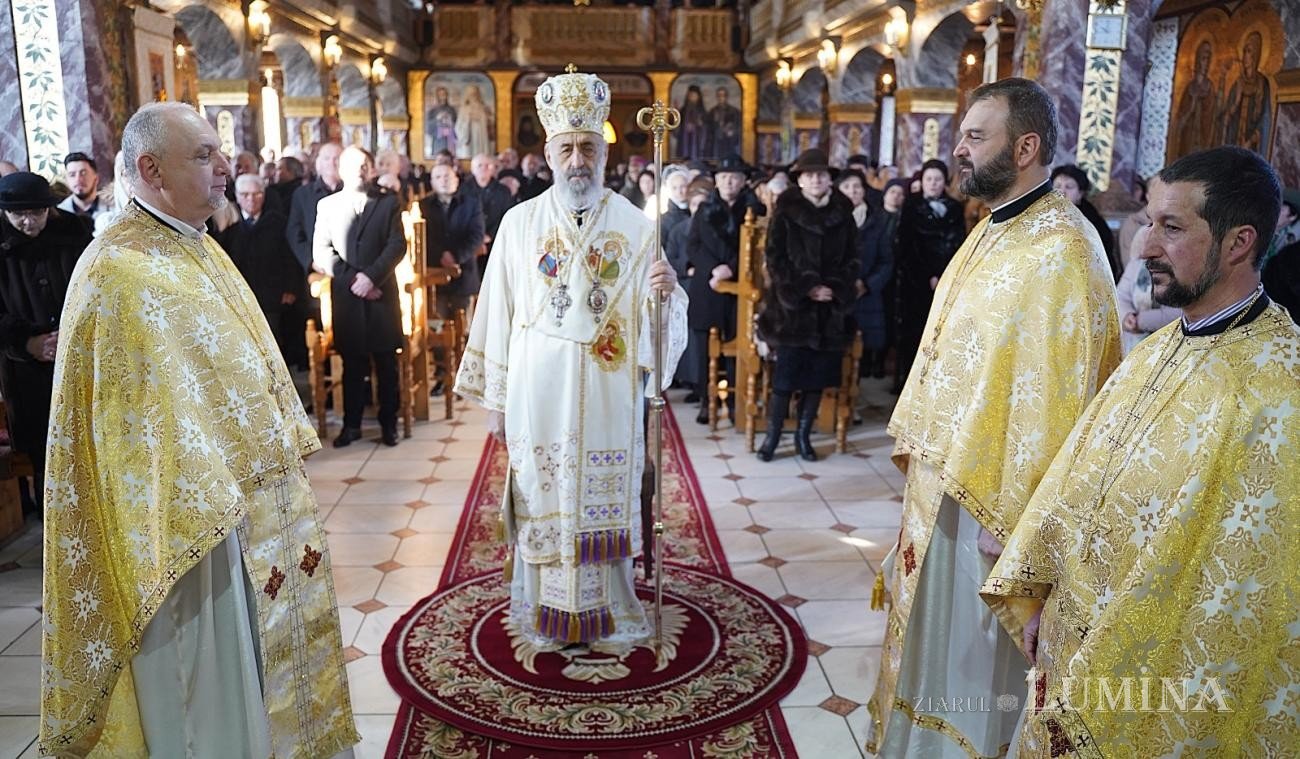 Slujire arhierească în Parohia Petrești I, Alba 323666